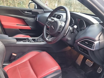 Used Jaguar XE 2018 for sale - 74990131: Photo