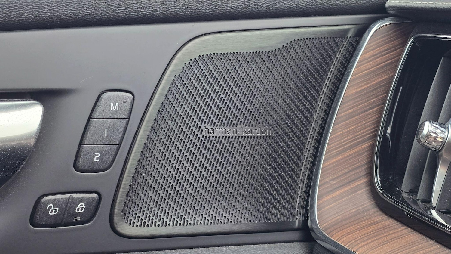 Used Volvo XC60 2021 for sale - 77331091: Photo 17