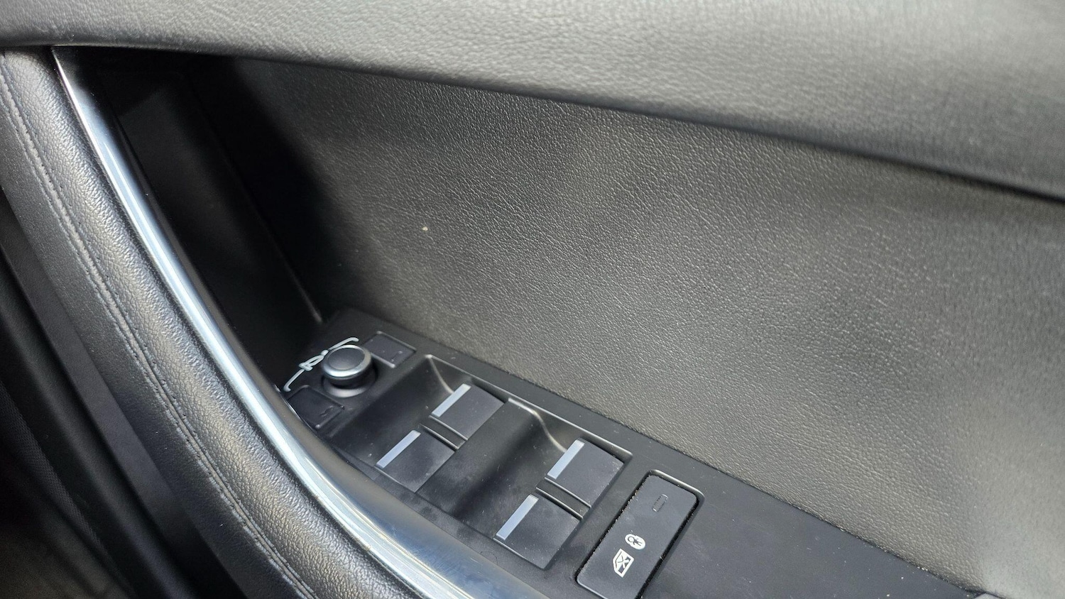 Used Jaguar XE 2021 for sale - 77892487: Photo 25