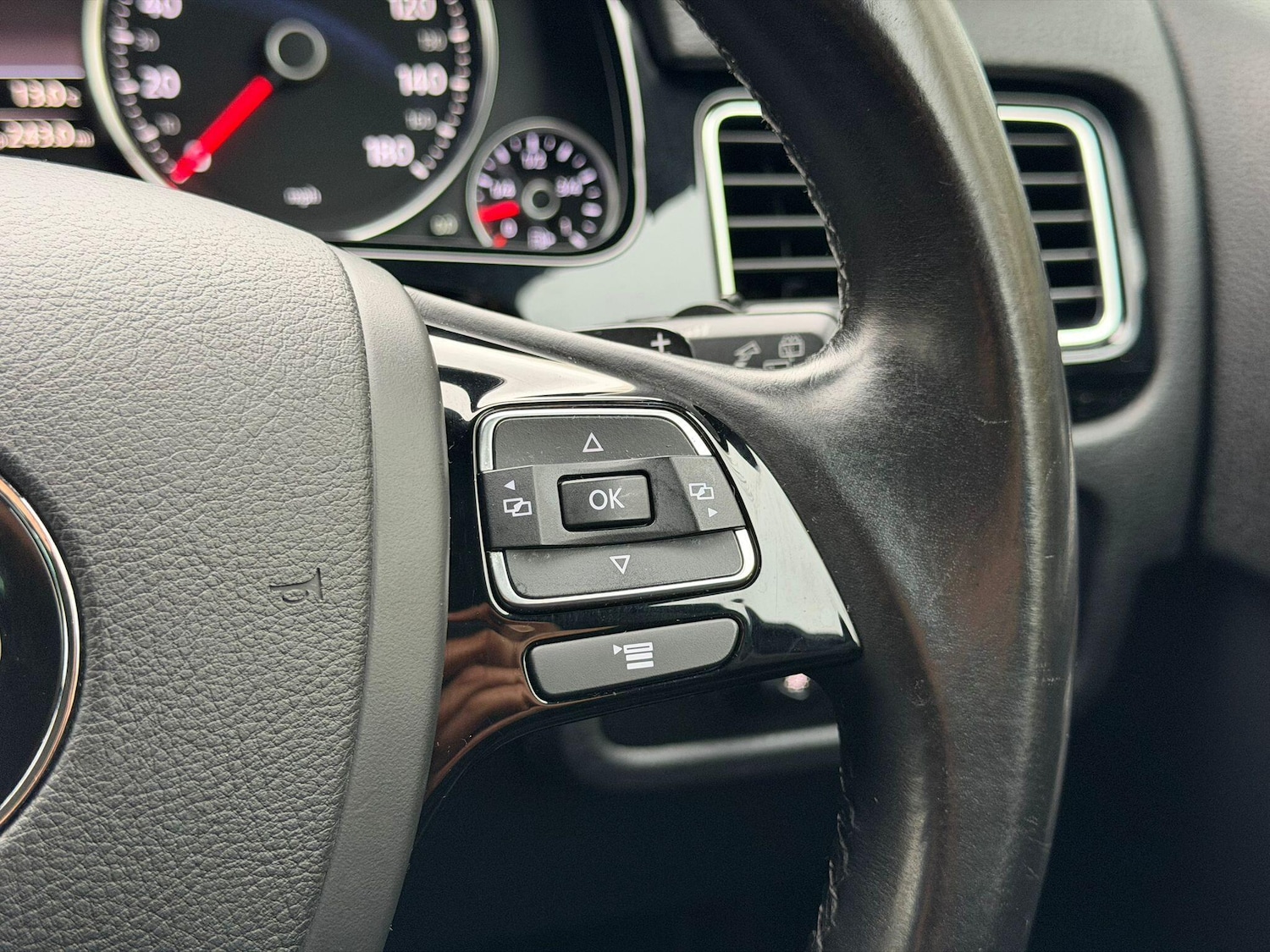 Used Volkswagen Touareg 2016 for sale - 77439696: Photo 31