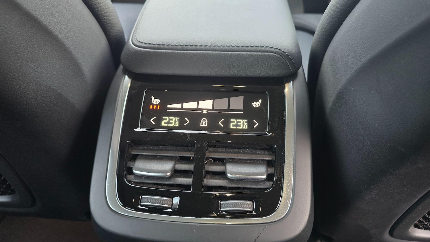 Used Volvo XC60 2023 for sale - 77396298: Photo 17