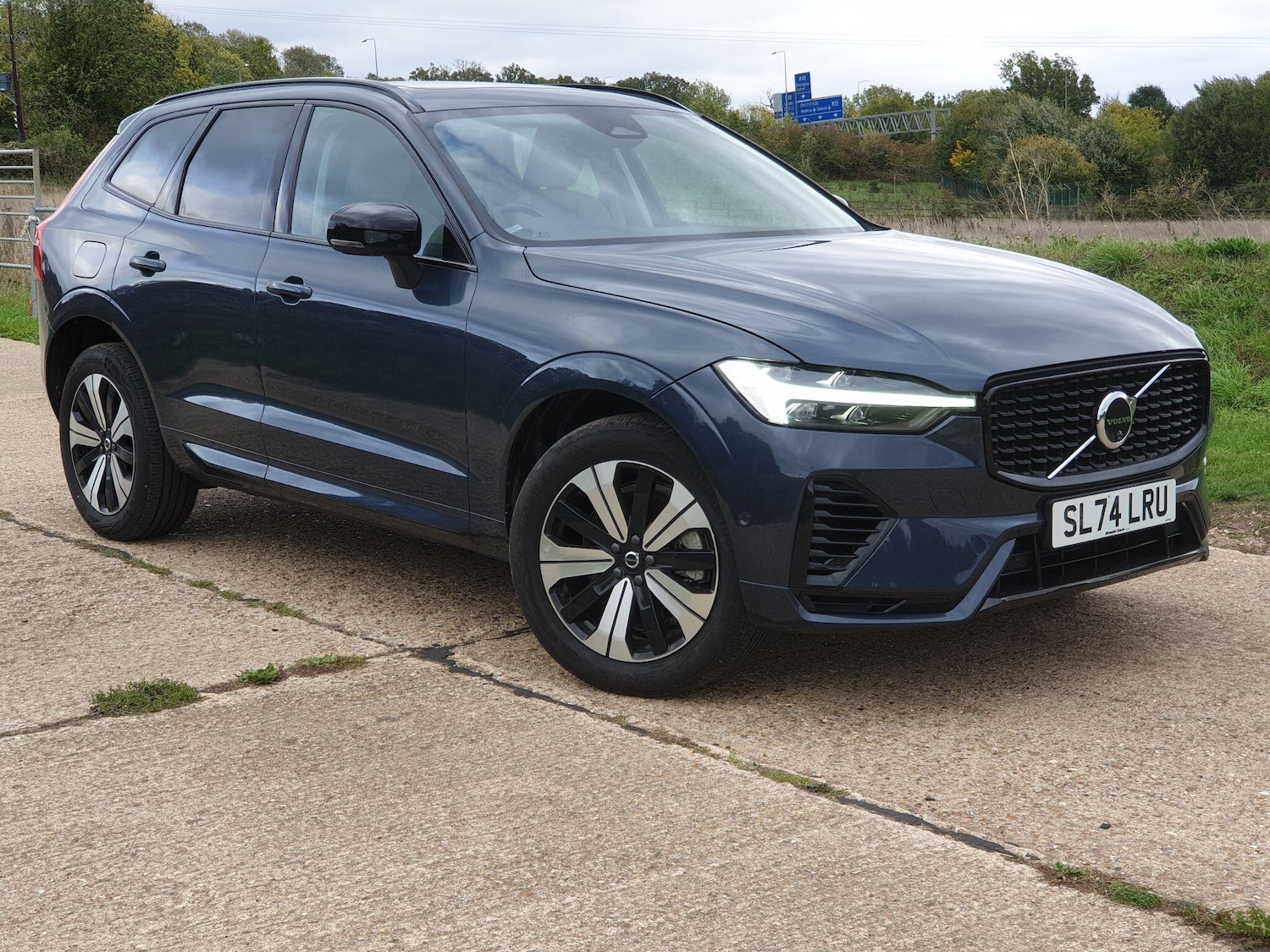 Used Volvo XC60 2024 for sale - 76425439: Photo 2