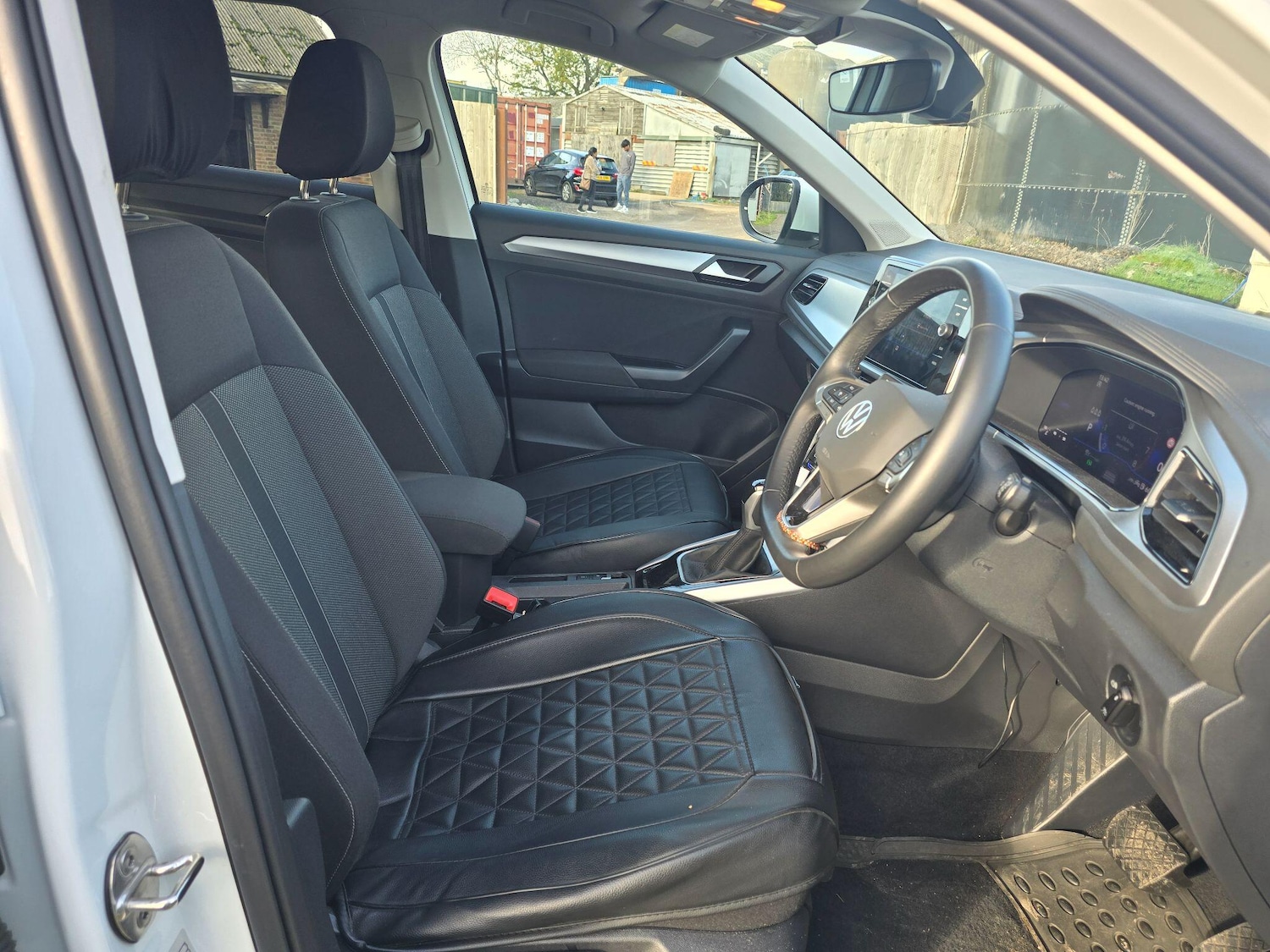 Used Volkswagen T-Roc 2024 for sale - 77098179: Photo 4