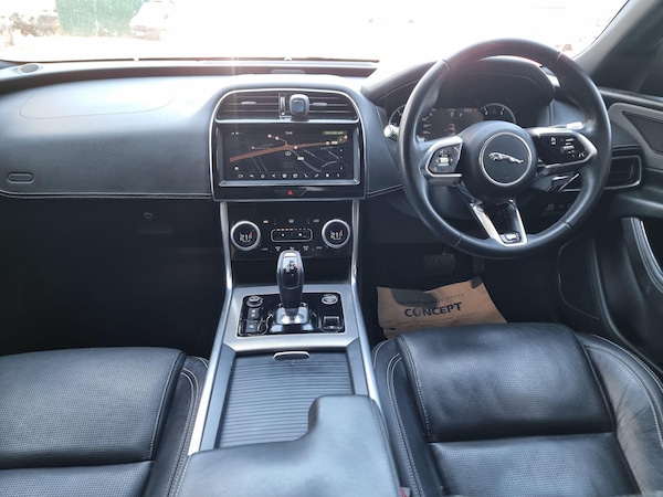 Used Jaguar XE 2019 for sale - 75233056: Photo 5