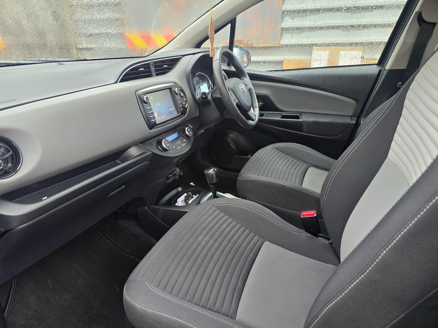 Used Toyota Yaris 2018 for sale - 76472496: Photo 5