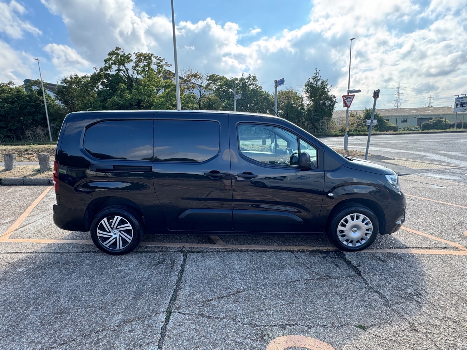 Used Vauxhall Combo 2022 for sale - 75304606: Photo 2