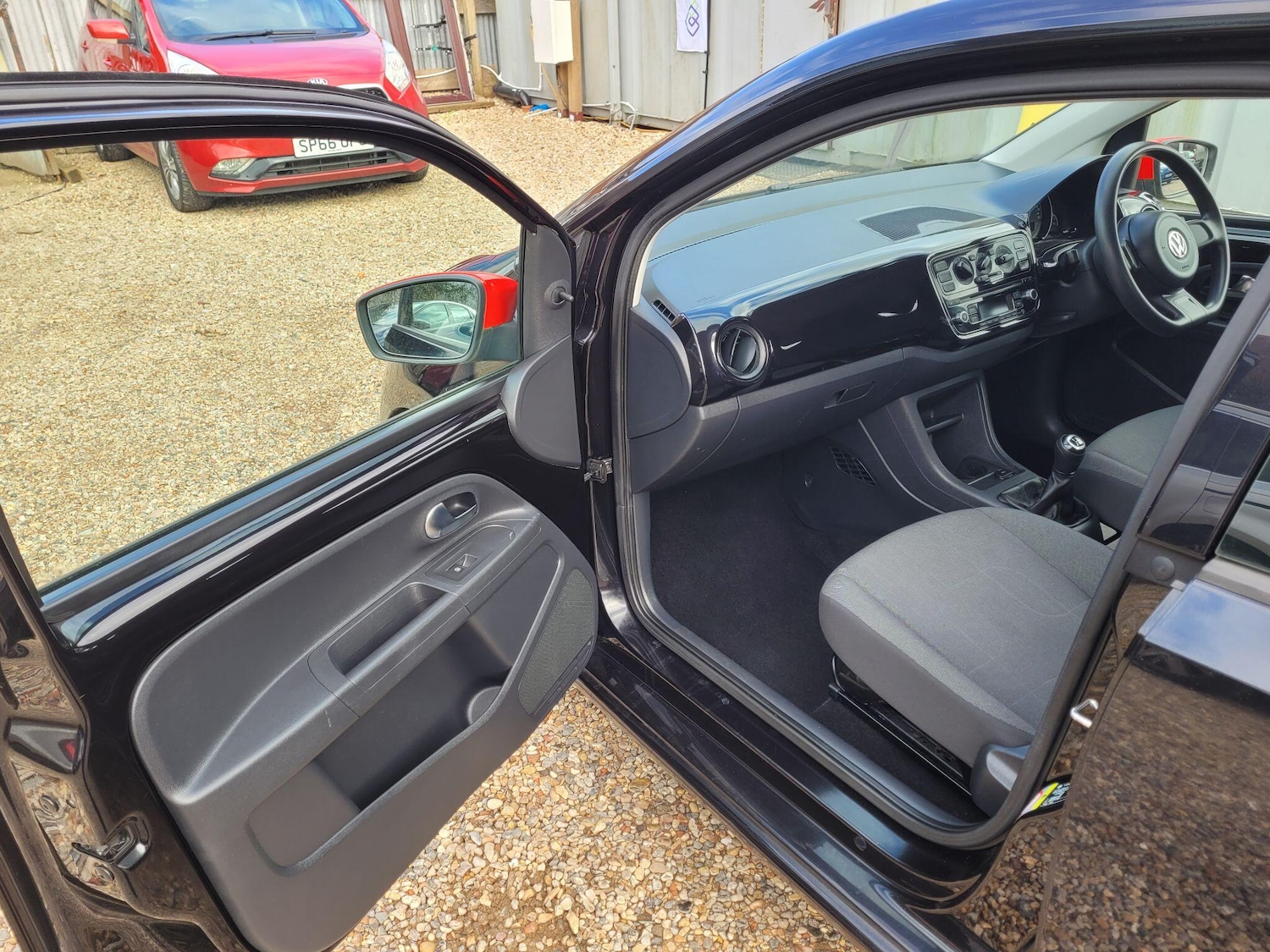 Used Volkswagen up! 2014 for sale - 77637639: Photo 40