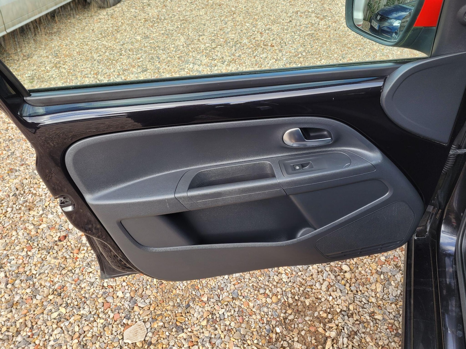 Used Volkswagen up! 2014 for sale - 77637639: Photo 41