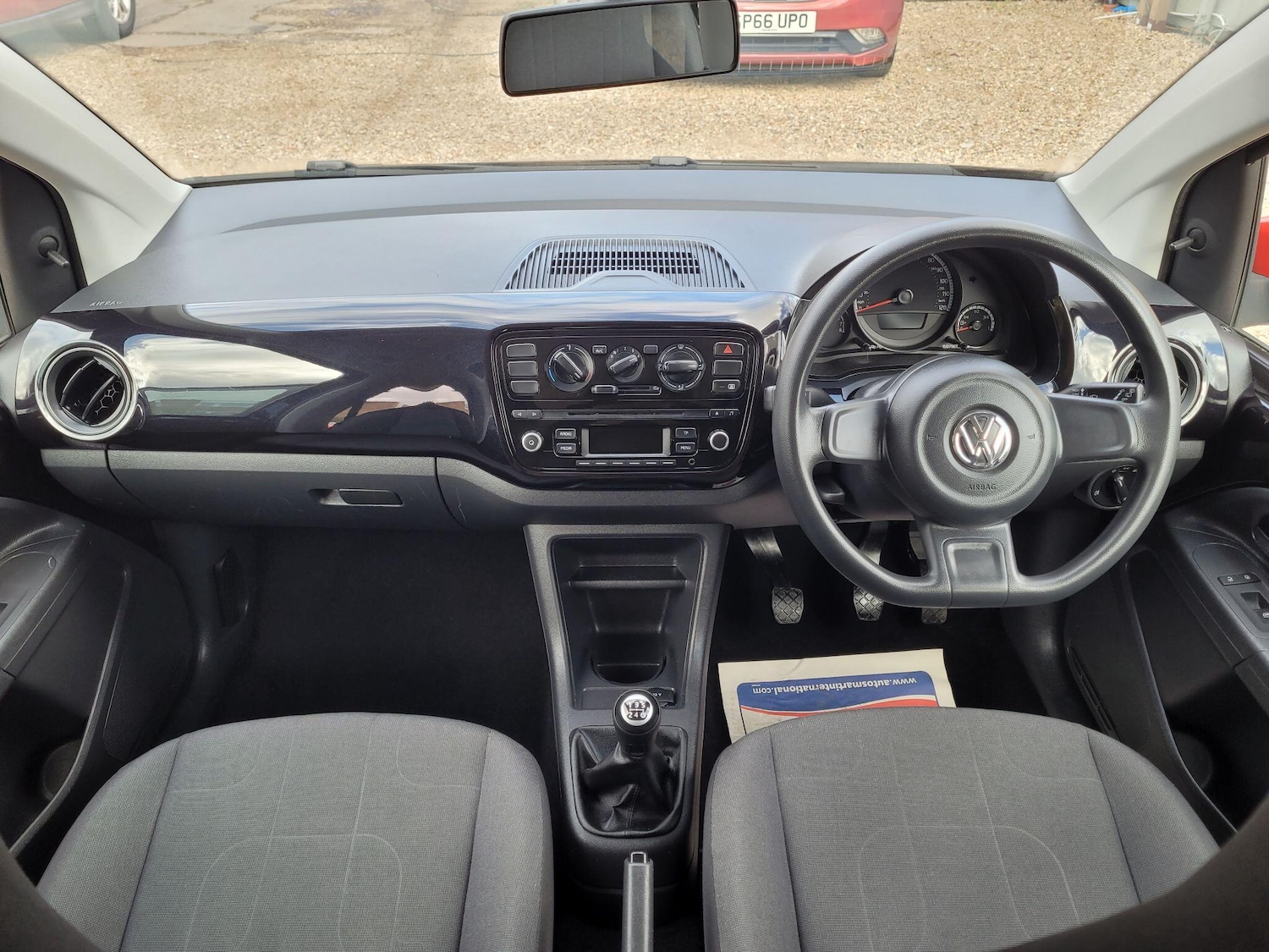 Used Volkswagen up! 2014 for sale - 77637639: Photo 46