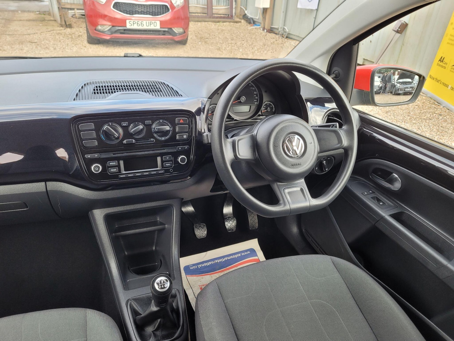 Used Volkswagen up! 2014 for sale - 77637639: Photo 47