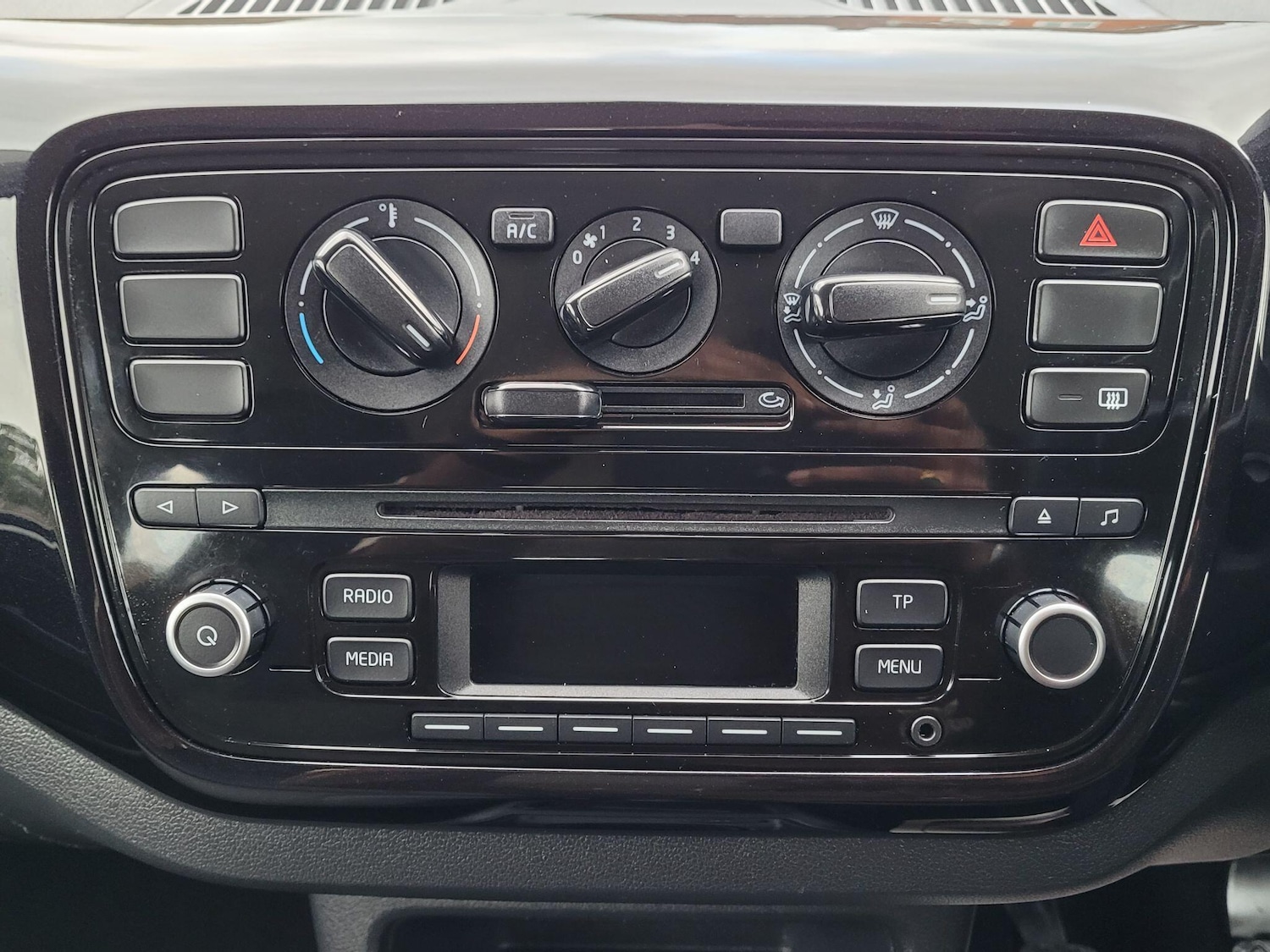 Used Volkswagen up! 2014 for sale - 77637639: Photo 50