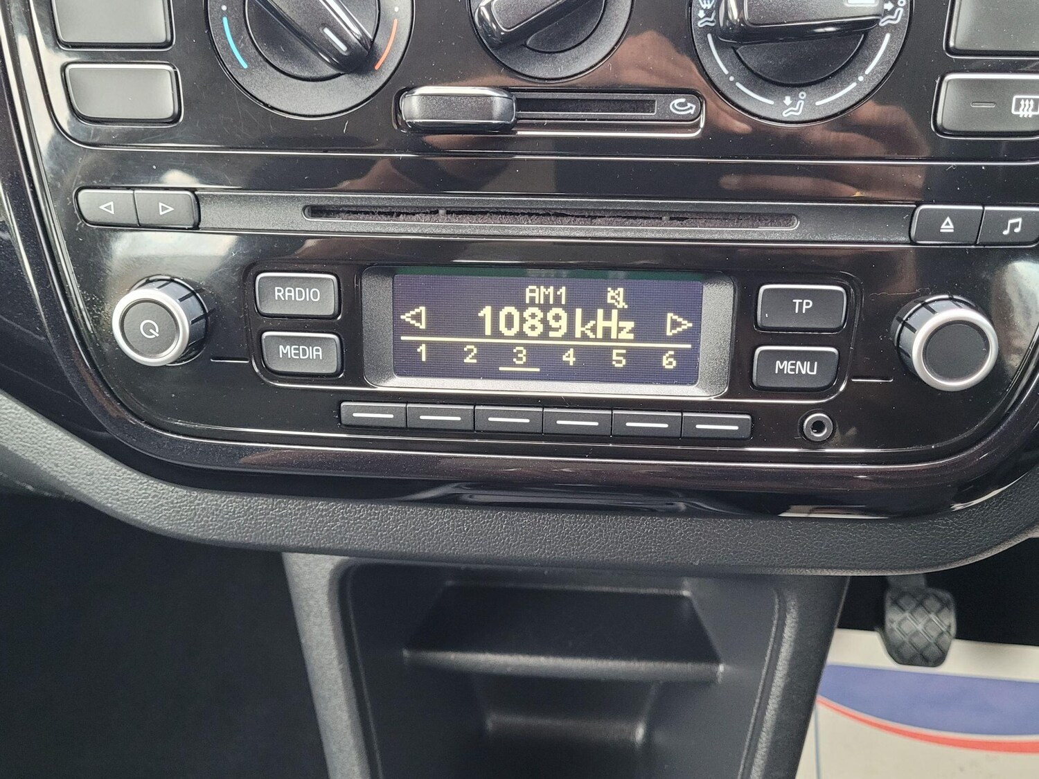 Used Volkswagen up! 2014 for sale - 77637639: Photo 54