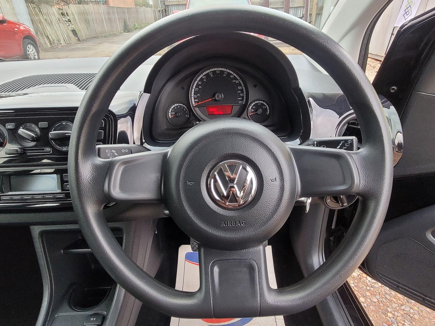 Used Volkswagen up! 2014 for sale - 77637639: Photo 57