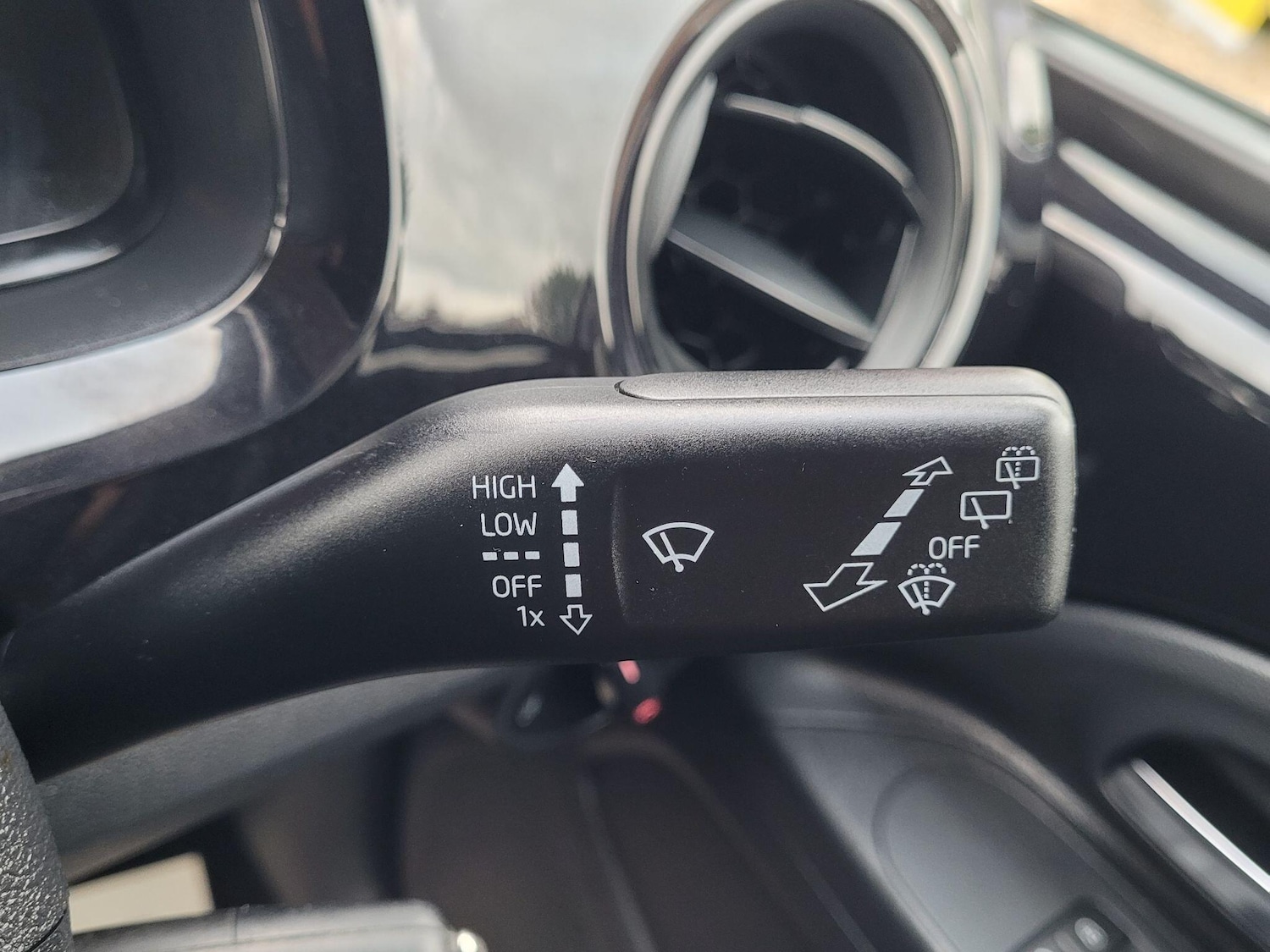 Used Volkswagen up! 2014 for sale - 77637639: Photo 58