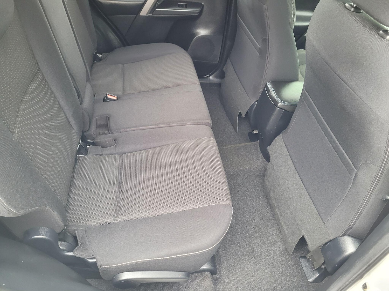 Used Toyota RAV4 2016 for sale - 76765820: Photo 32