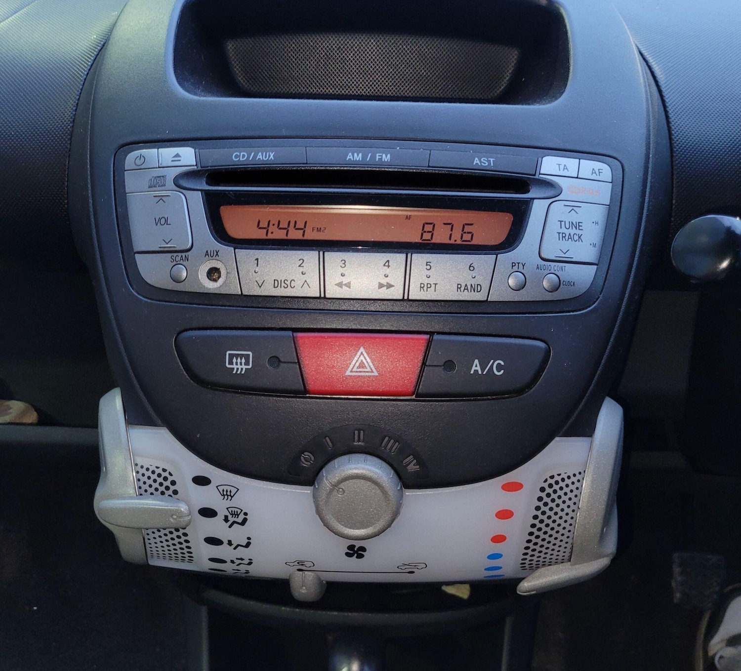 Used Toyota AYGO 2013 for sale - 76573253: Photo 4