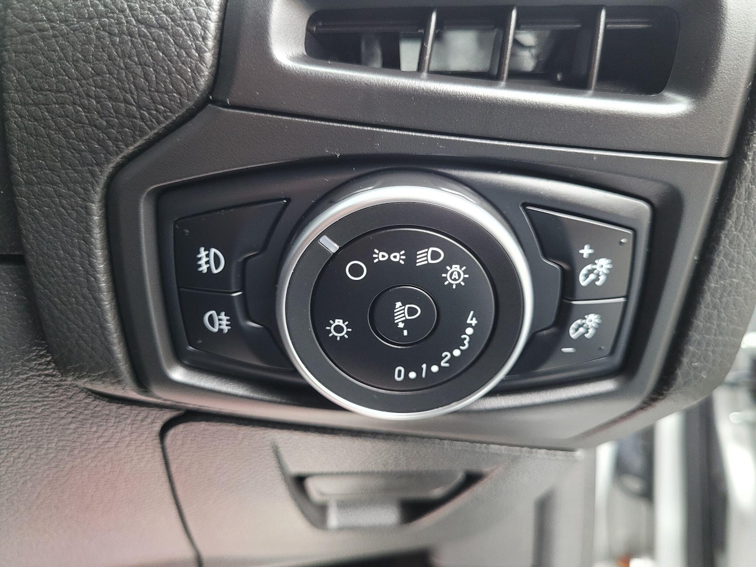 Used Ford Focus 2017 for sale - 76398803: Photo 28