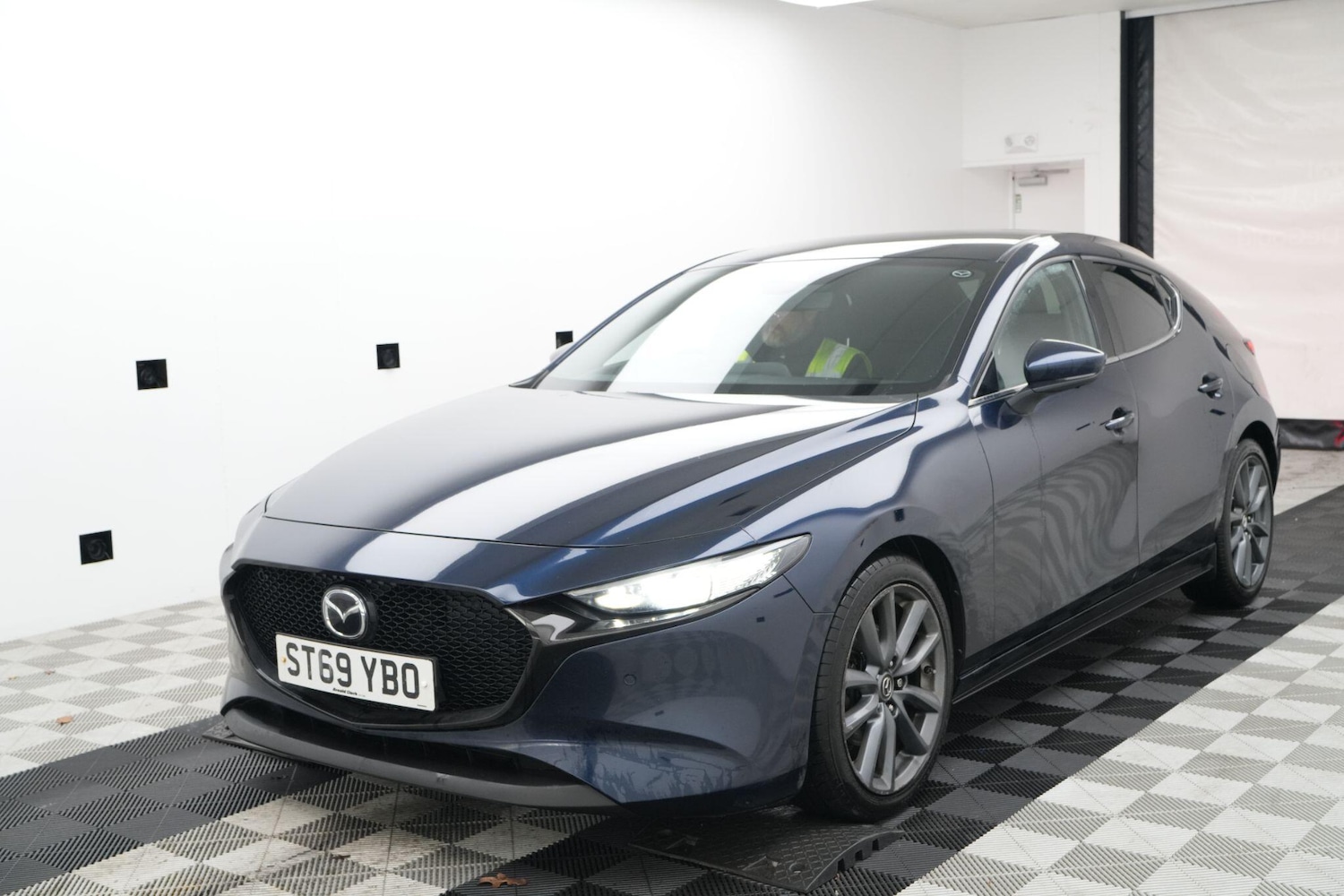 Used Mazda Mazda3 for sale - 77683007: Photo 2