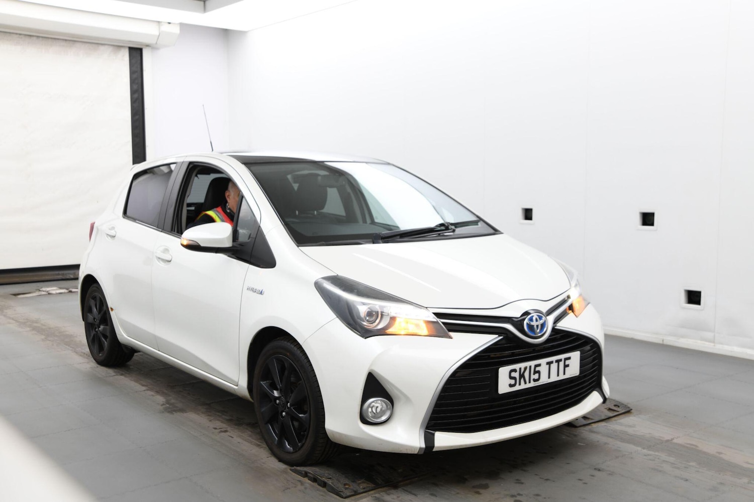 Used Toyota Yaris for sale - 77684191: Photo 1