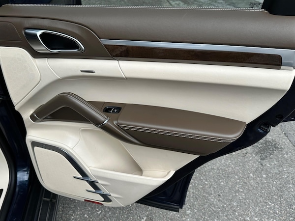 Used Porsche Cayenne 2012 for sale - 75351628: Photo 41