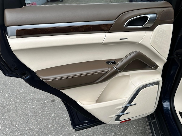 Used Porsche Cayenne 2012 for sale - 75351628: Photo 47