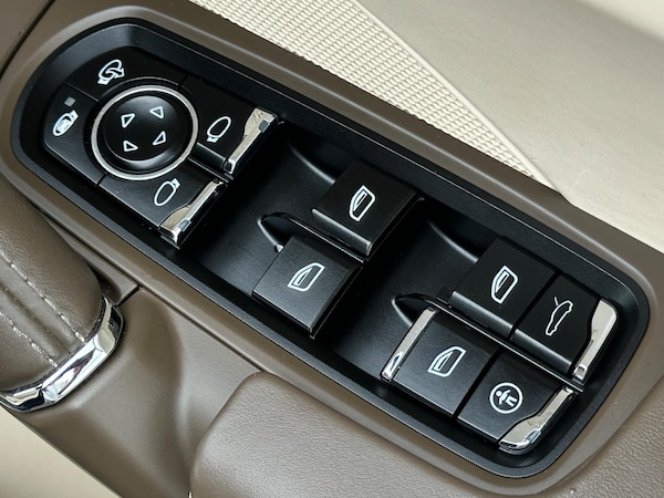 Used Porsche Cayenne 2012 for sale - 75351628: Photo 61
