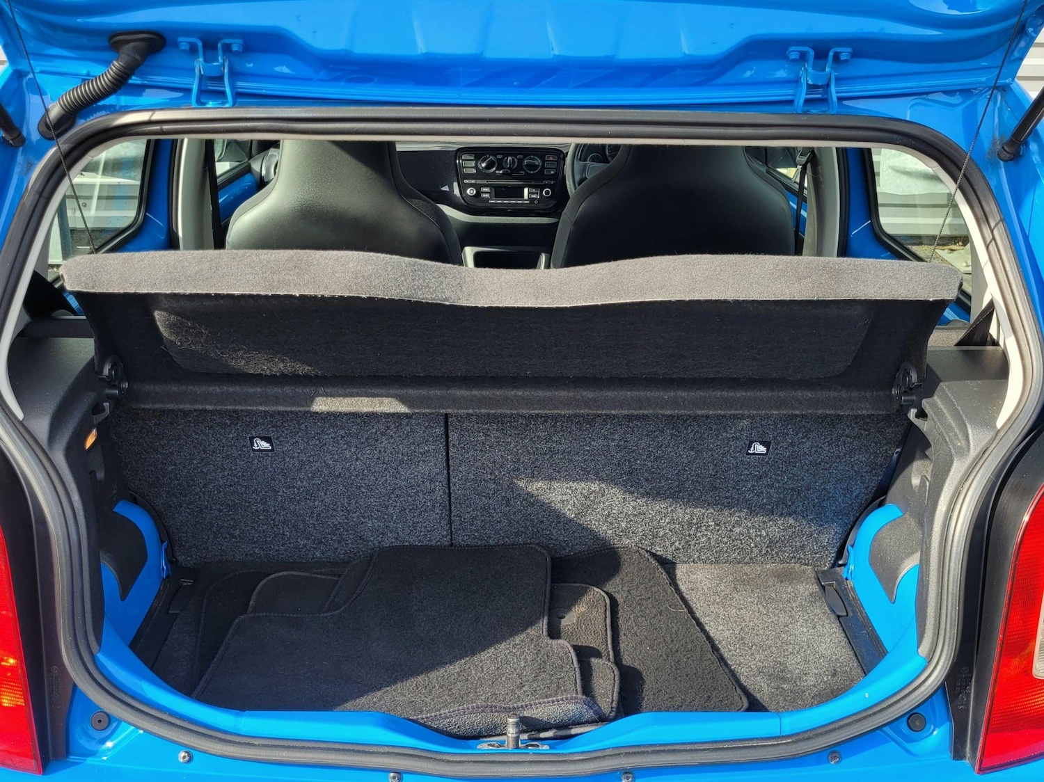 Used Volkswagen up! 2015 for sale - 76765715: Photo 32