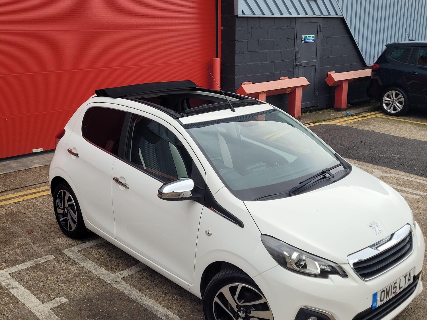 Used Peugeot 108 2015 for sale - 76984694: Photo 11