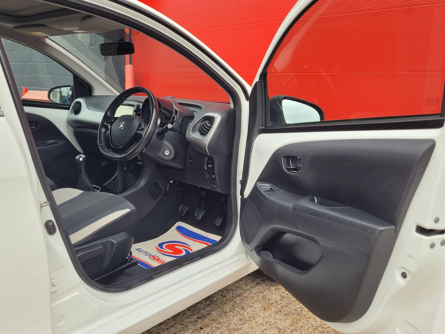 Used Peugeot 108 2015 for sale - 76984694: Photo 14