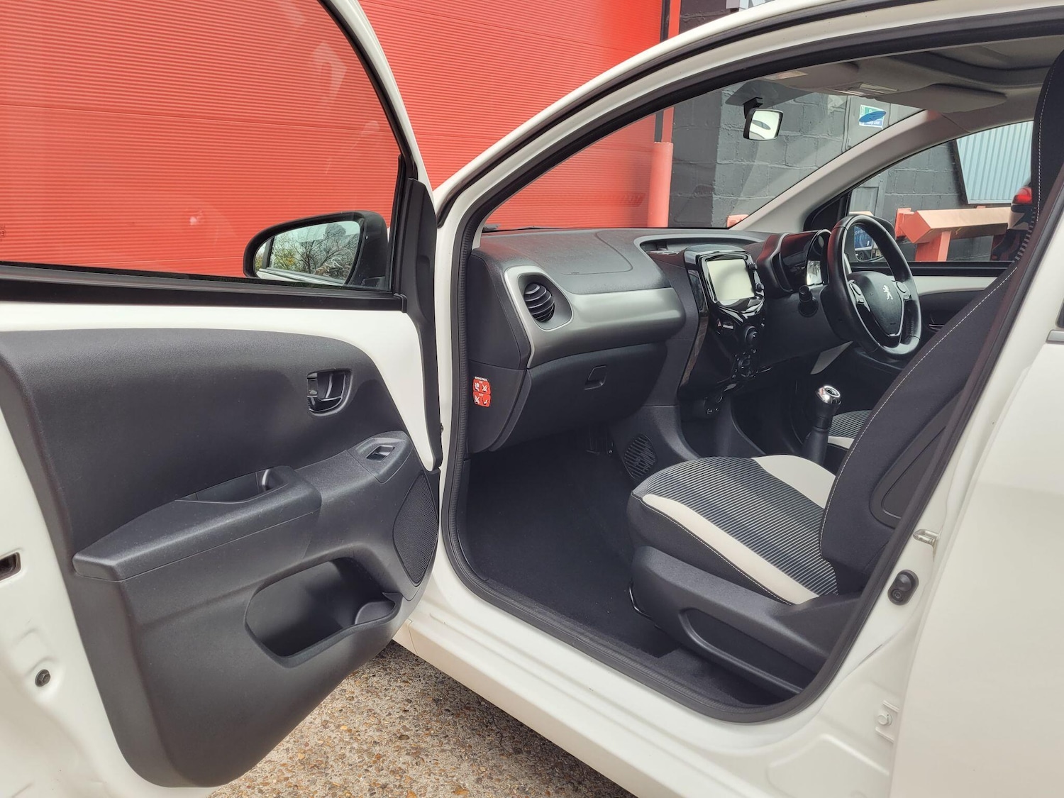 Used Peugeot 108 2015 for sale - 76984694: Photo 29