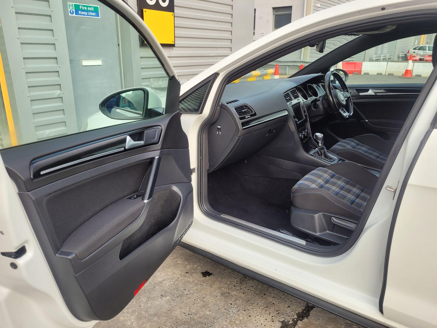 Used Volkswagen Golf 2016 for sale - 76226297: Photo 27