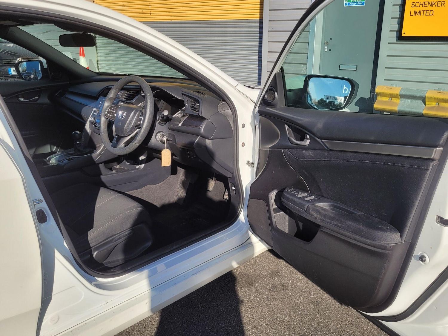 Used Honda Civic 2018 for sale - 76371544: Photo 16