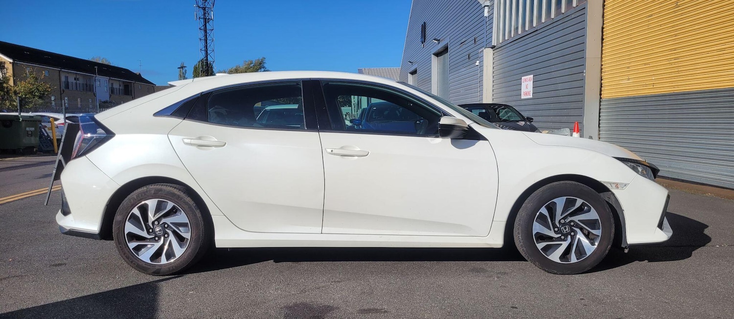 Used Honda Civic 2018 for sale - 76371544: Photo 2