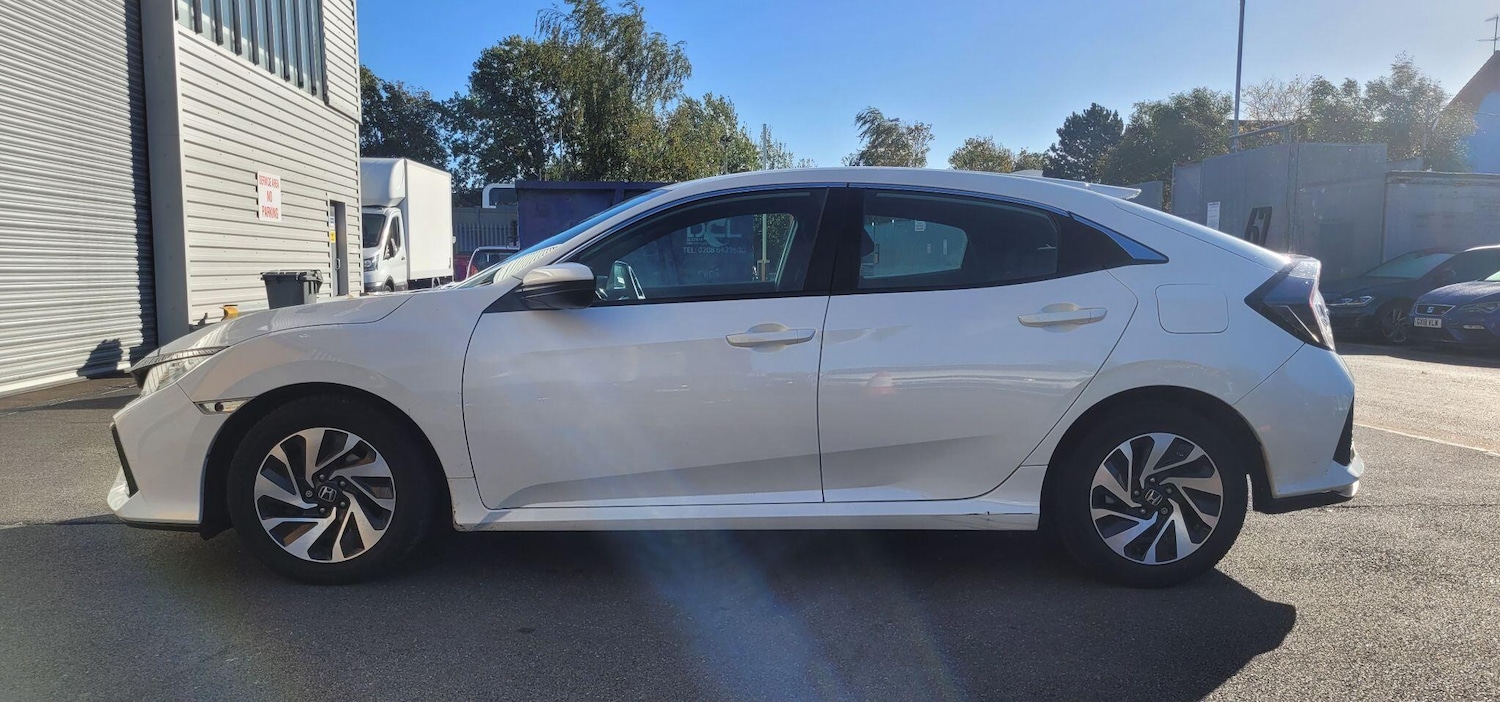 Used Honda Civic 2018 for sale - 76371544: Photo 3