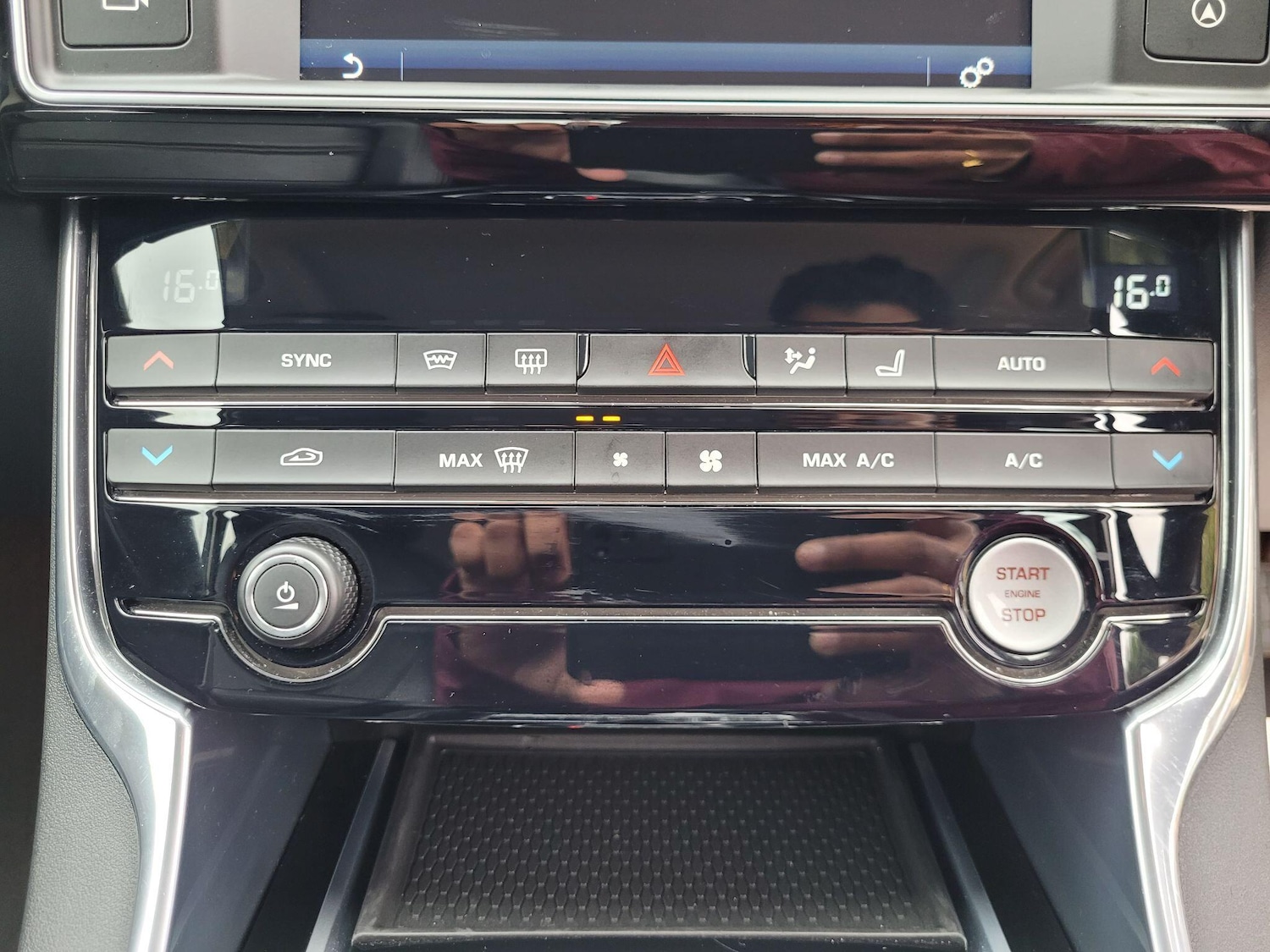 Used Jaguar XE 2015 for sale - 76765555: Photo 47