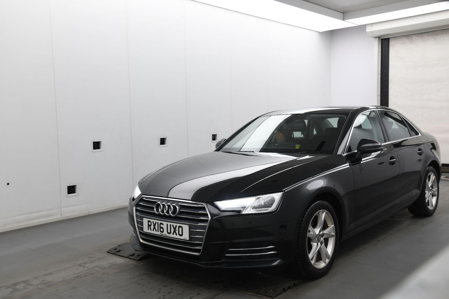 Used Audi A4 for sale - 77682860: Photo 2
