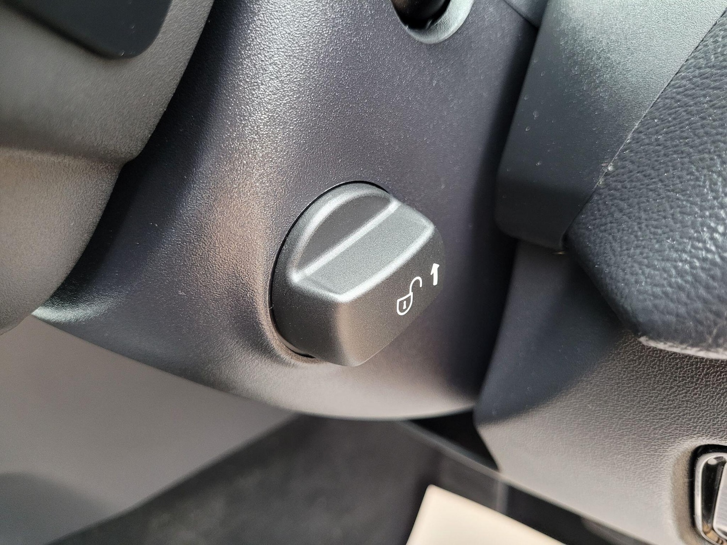 Used Jaguar XE 2015 for sale - 76984713: Photo 37