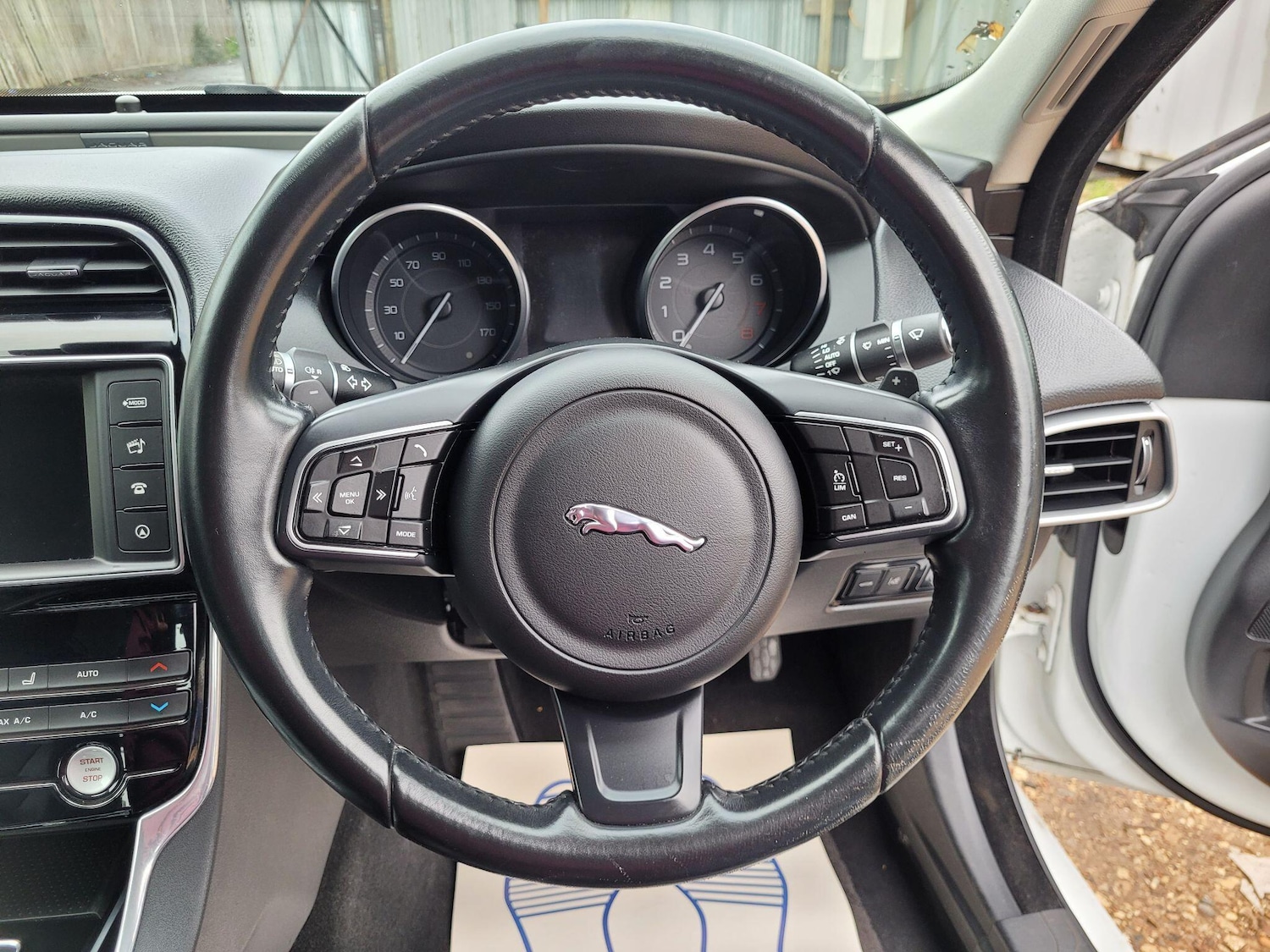 Used Jaguar XE 2015 for sale - 76984713: Photo 39