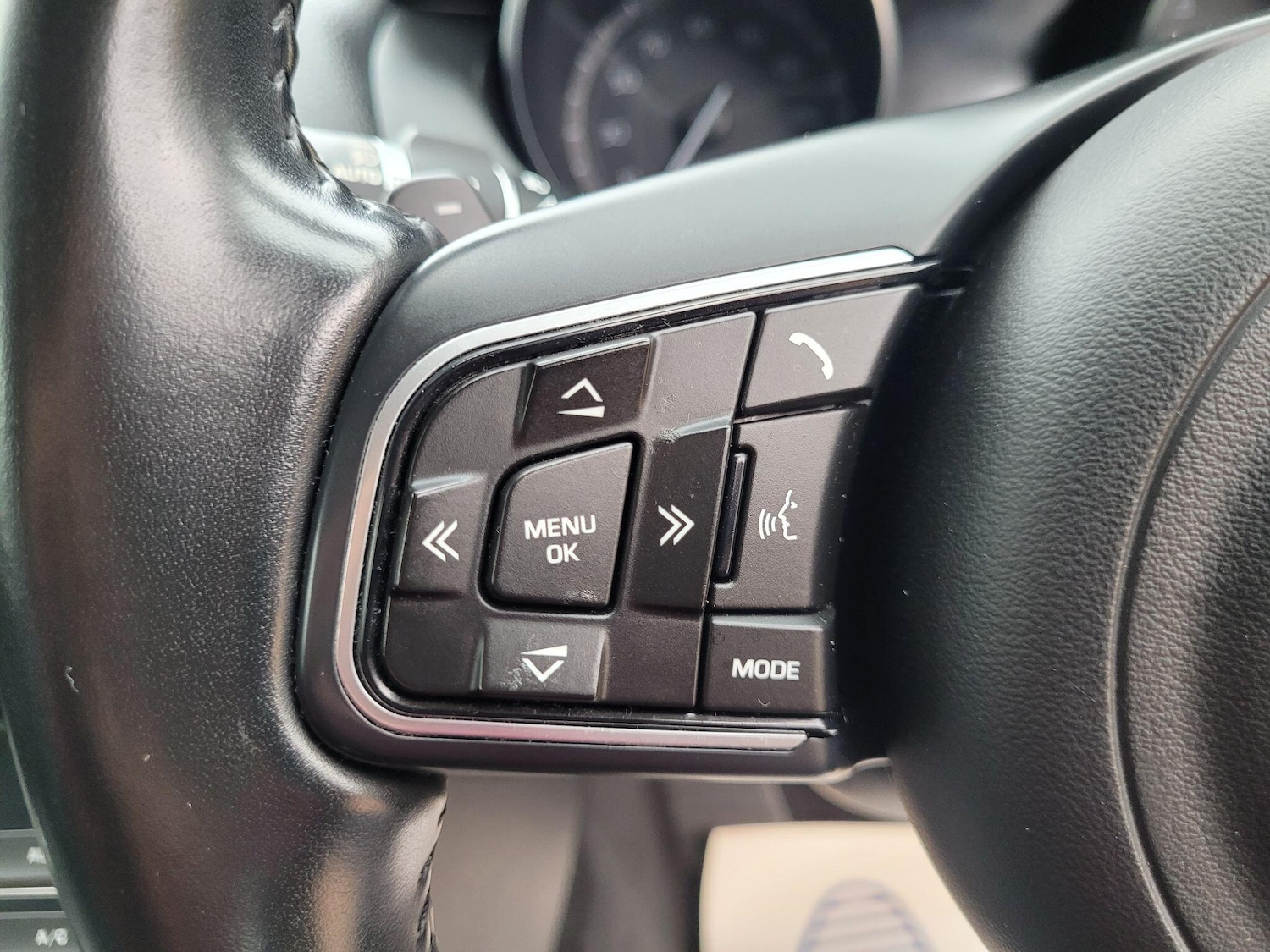 Used Jaguar XE 2015 for sale - 76984713: Photo 40