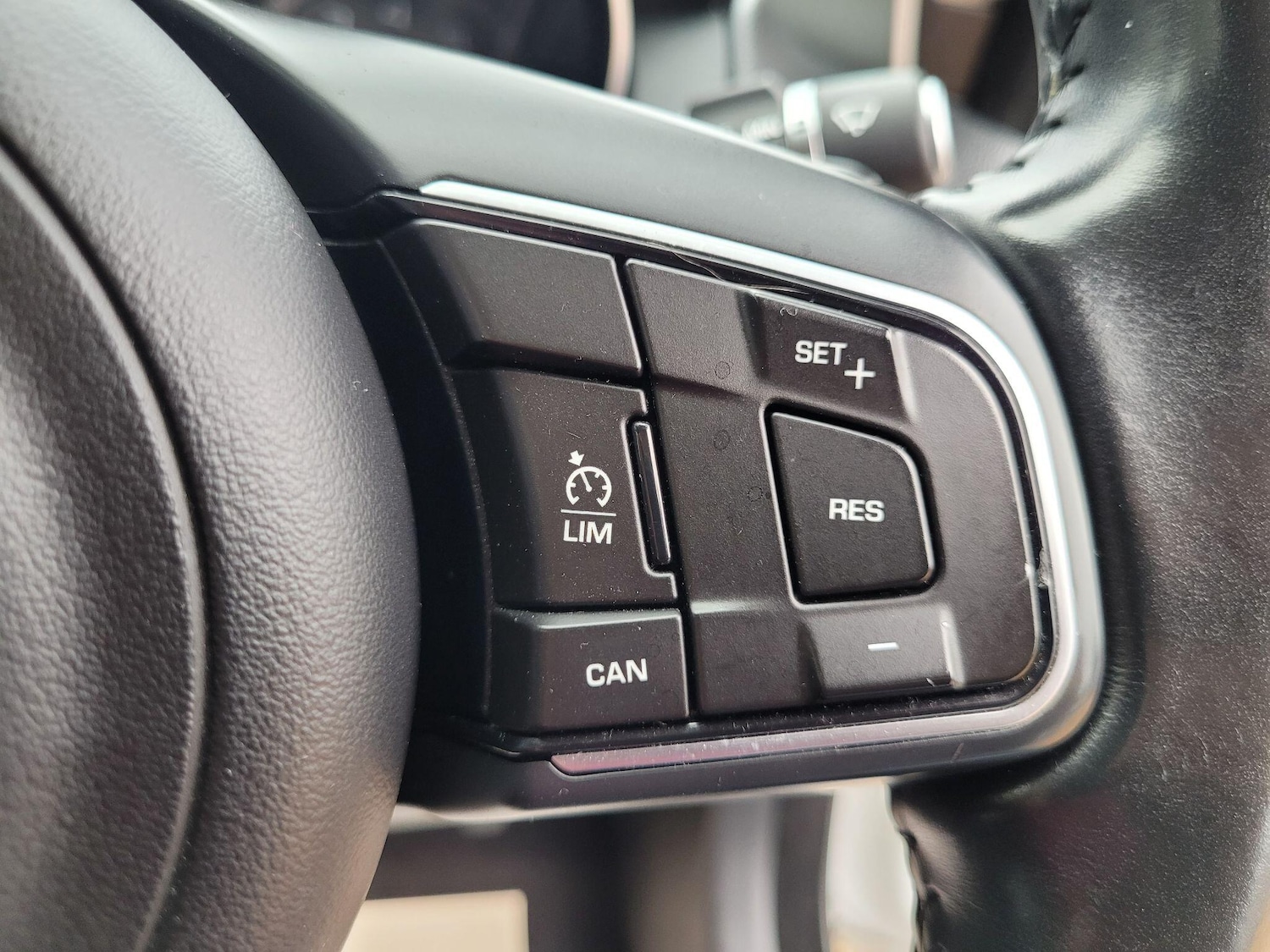 Used Jaguar XE 2015 for sale - 76984713: Photo 41