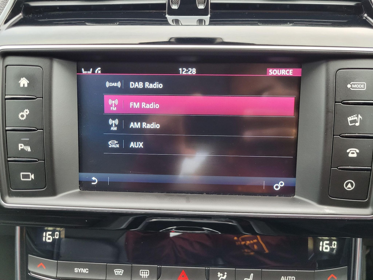 Used Jaguar XE 2015 for sale - 76984713: Photo 63