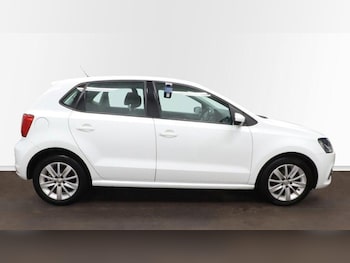 Used Volkswagen Polo 2015 for sale - 77291382: Photo