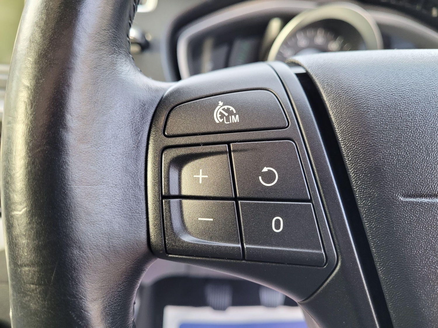 Used Volvo V40 2013 for sale - 77230455: Photo 31