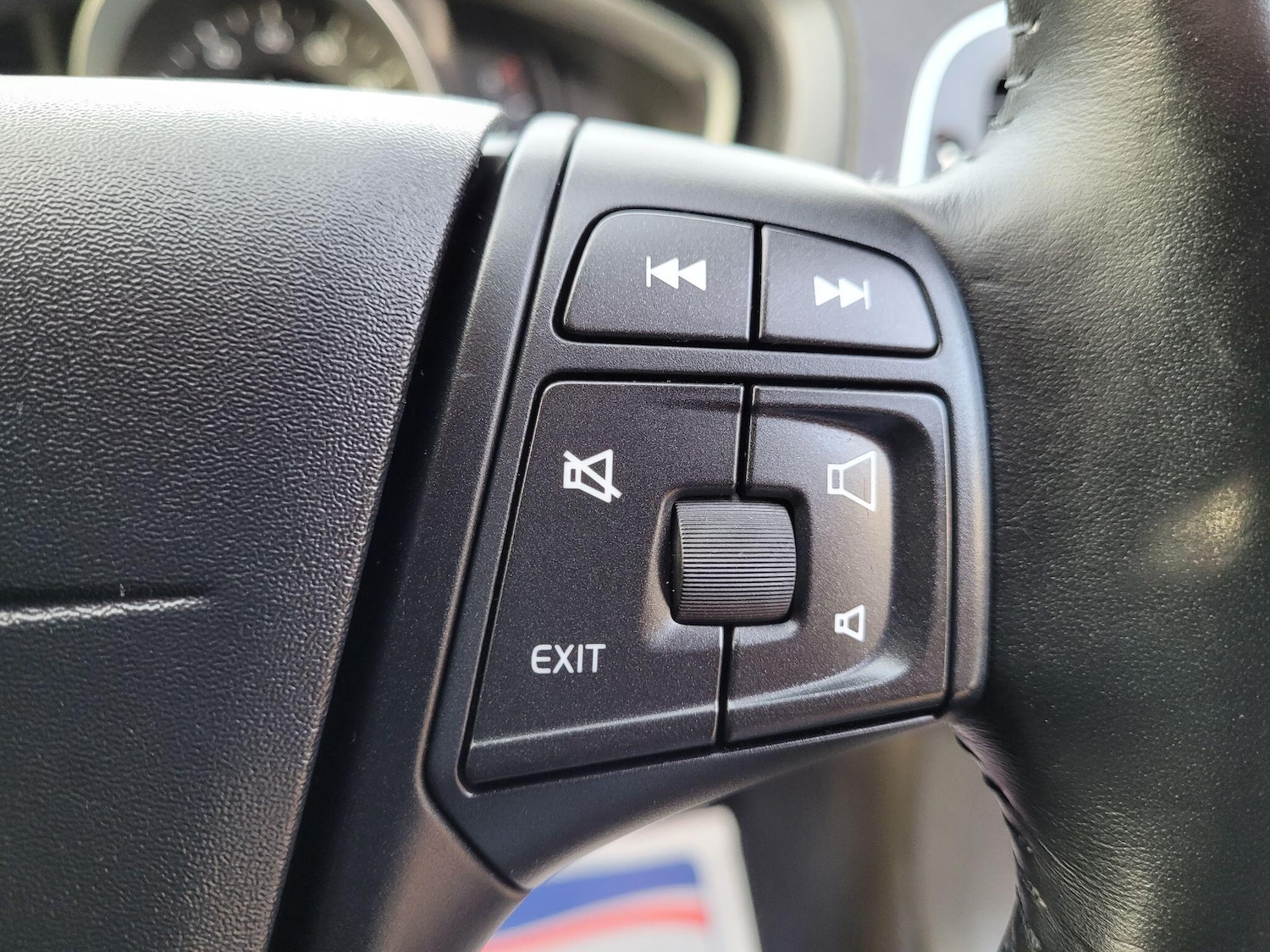 Used Volvo V40 2013 for sale - 77230455: Photo 32