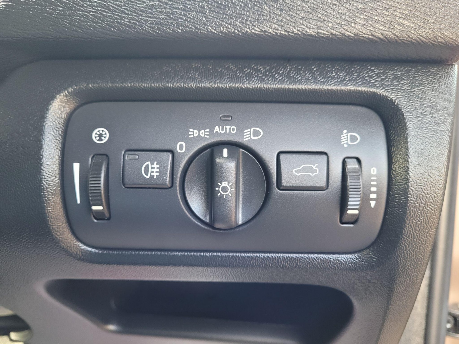 Used Volvo V40 2013 for sale - 77230455: Photo 33