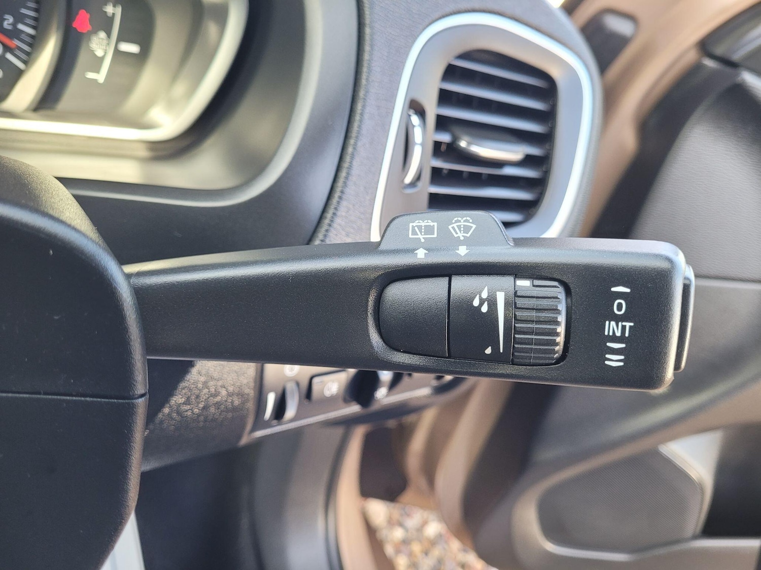 Used Volvo V40 2013 for sale - 77230455: Photo 42