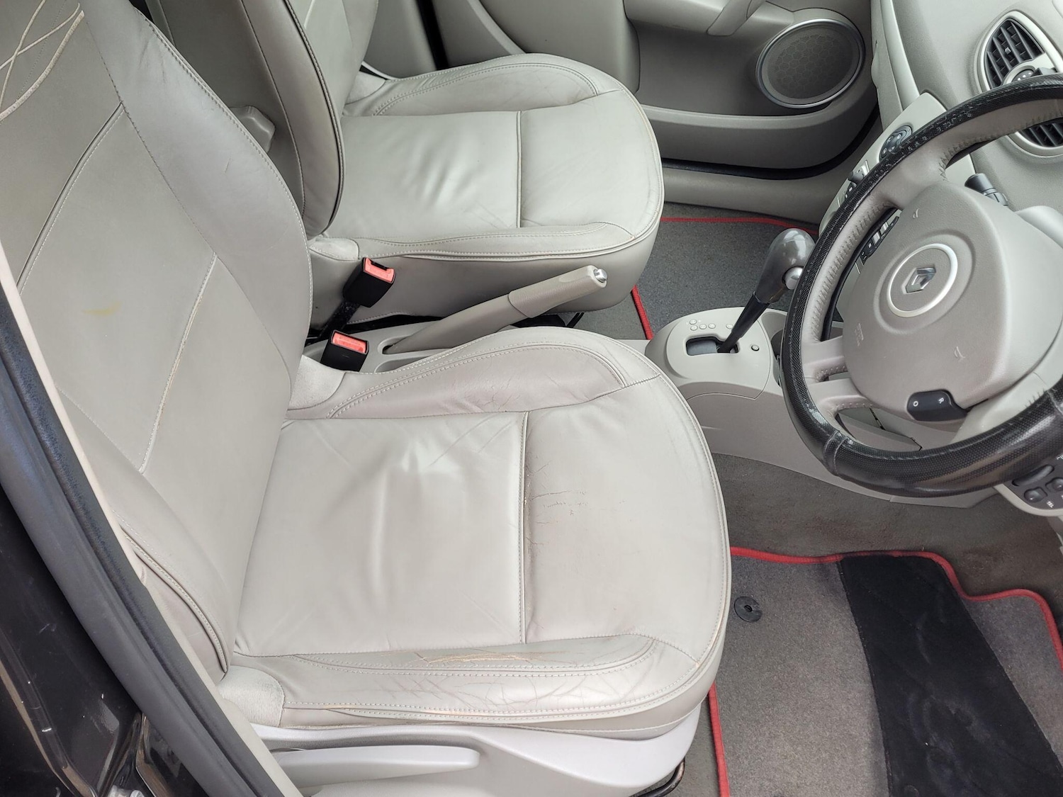 Used Renault Clio 2010 for sale - 77957346: Photo 13