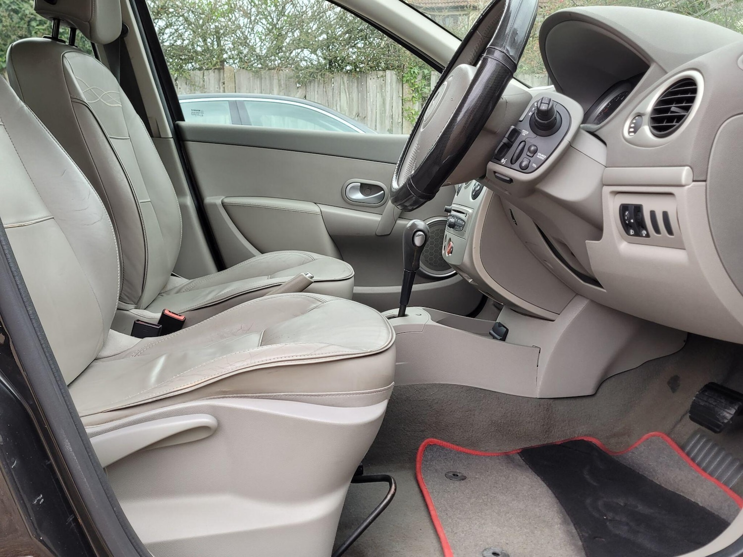 Used Renault Clio 2010 for sale - 77957346: Photo 14