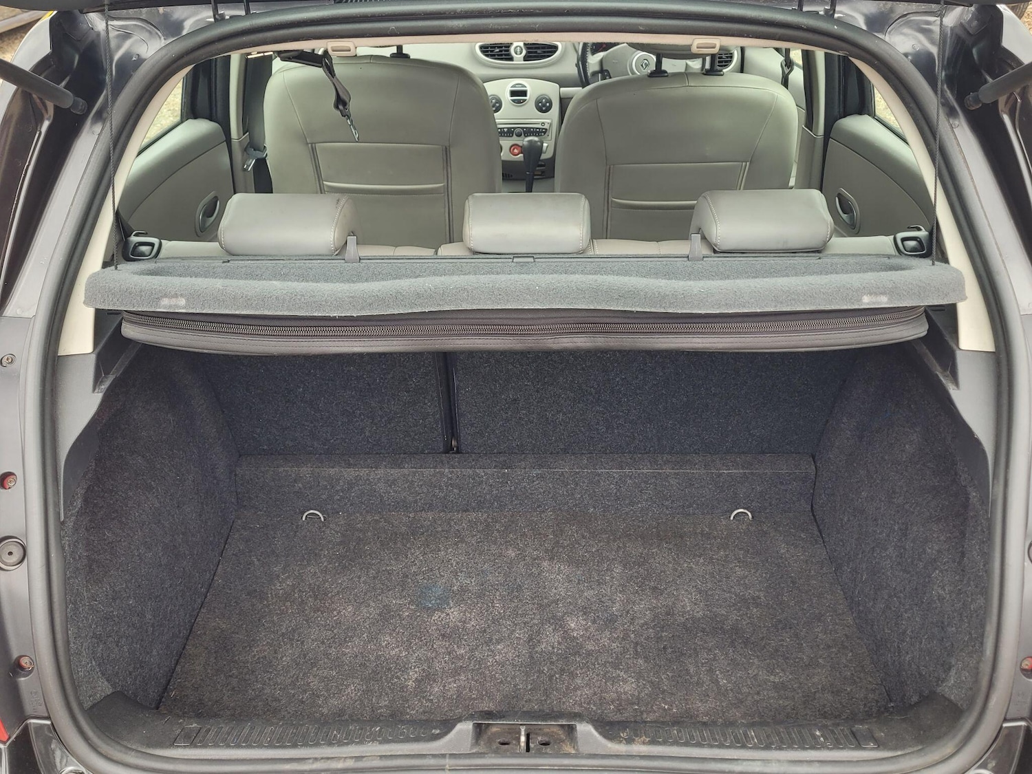 Used Renault Clio 2010 for sale - 77957346: Photo 19