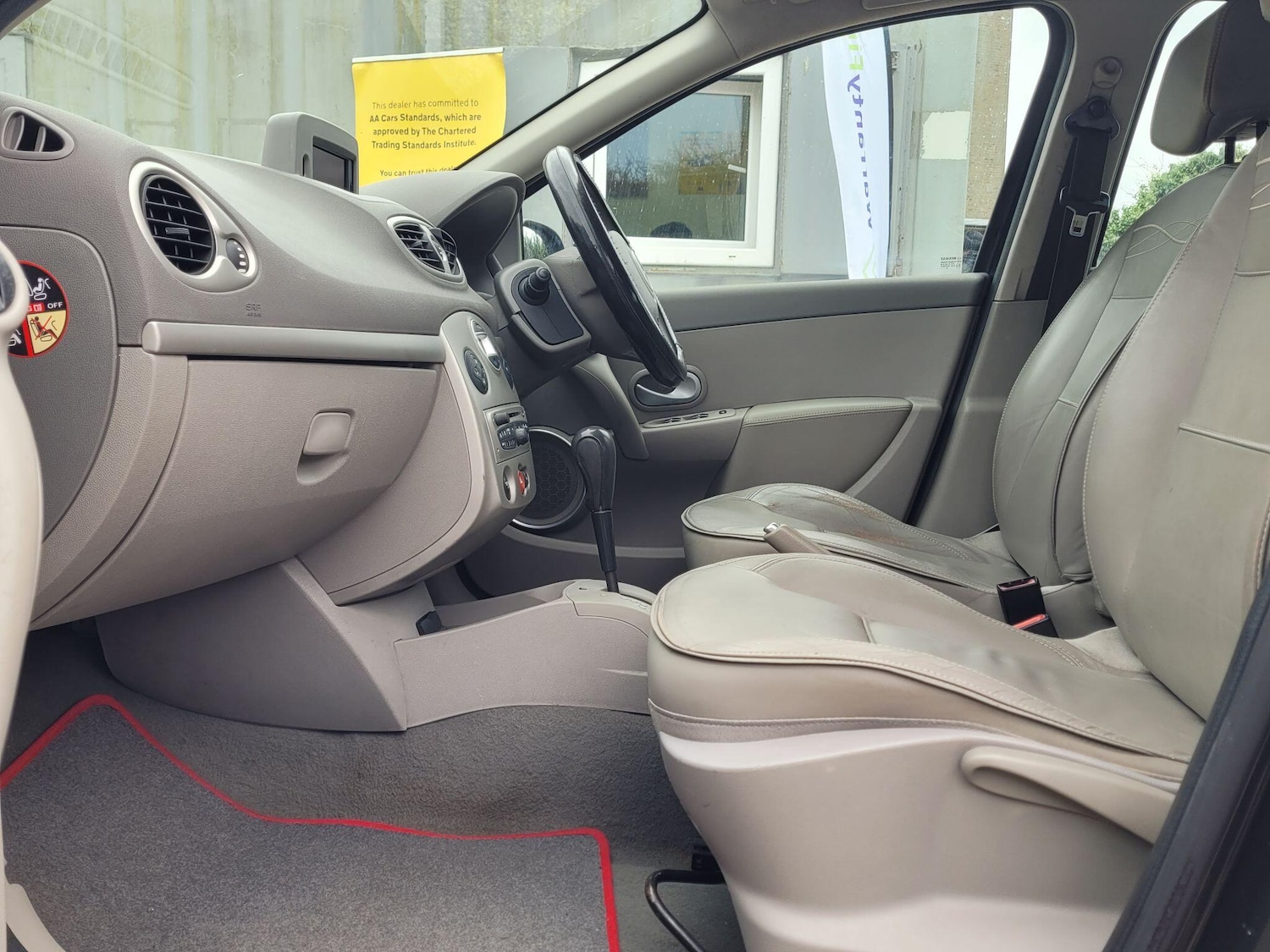 Used Renault Clio 2010 for sale - 77957346: Photo 28